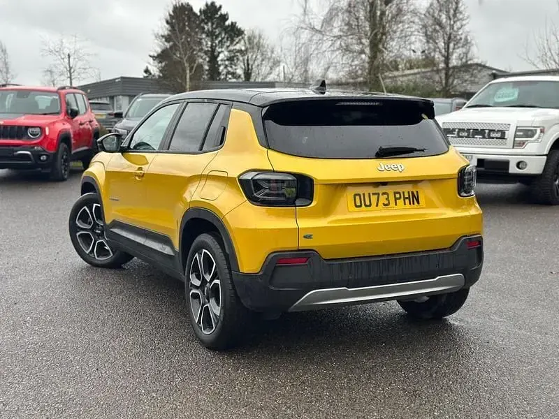 Usado Jeep Avenger EV 114 kW (156 HP) 2023 Amarelo SUV