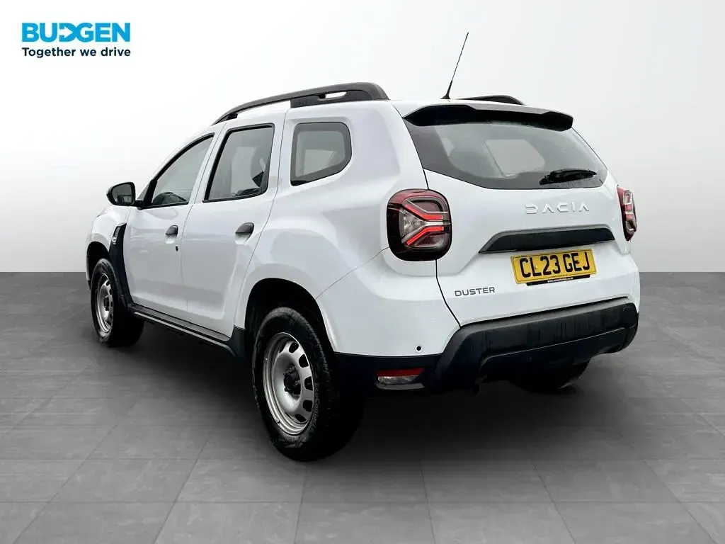 Used Dacia Duster Essentiel 90 HP (66 kW) 2023 White SUV
