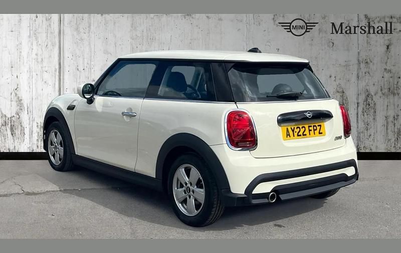 Used Mini Cooper Classic 134 HP (98 kW) 2022 White Hatchback