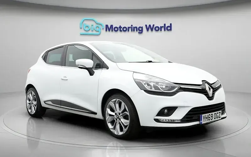 Used Renault Clio Iconic 90 HP (66 kW) 2019 White Hatchback