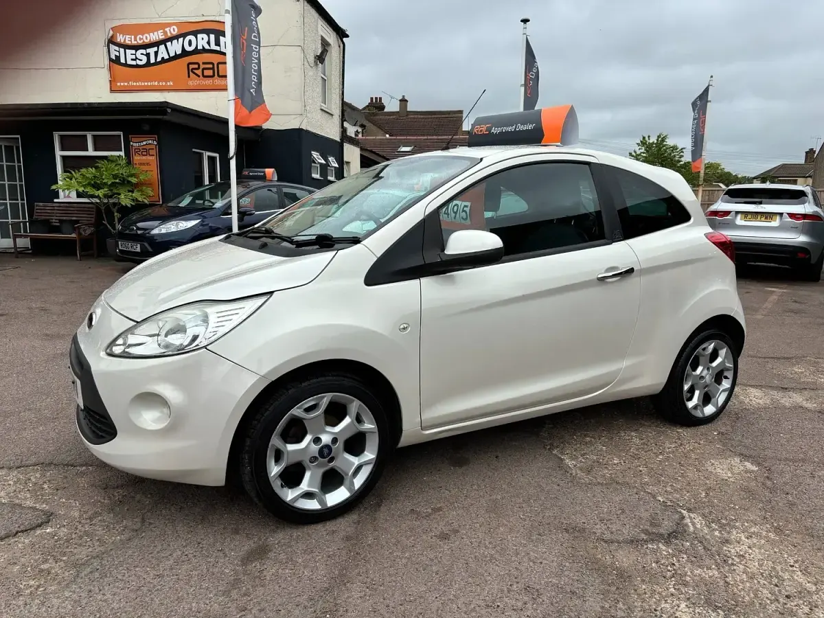 Used Ford Ka Titanium 69 HP (50 kW) 2010 White Hatchback