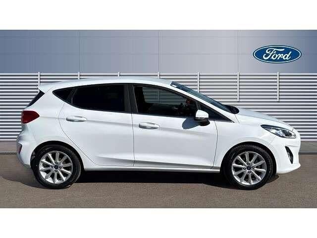 Used Ford Fiesta Titanium 100 HP (73 kW) 2018 White Hatchback