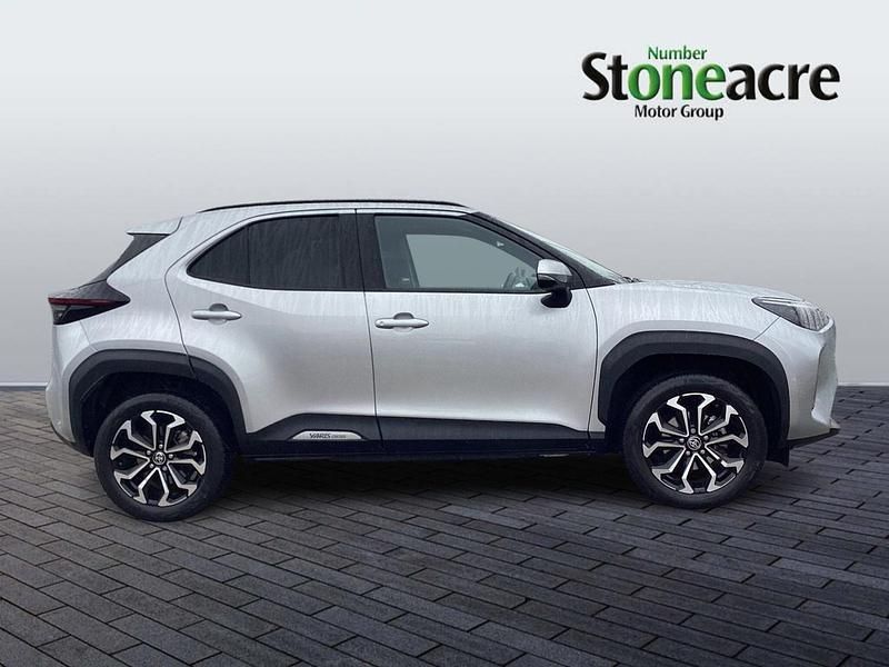 Used Toyota Yaris Hybrid Design 116 HP (85 kW) 2023 Silver Hatchback