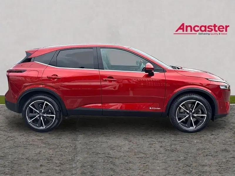 Used Nissan Qashqai Tekna 190 HP (139 kW) 2023 Pearl  fuji sunset red SUV