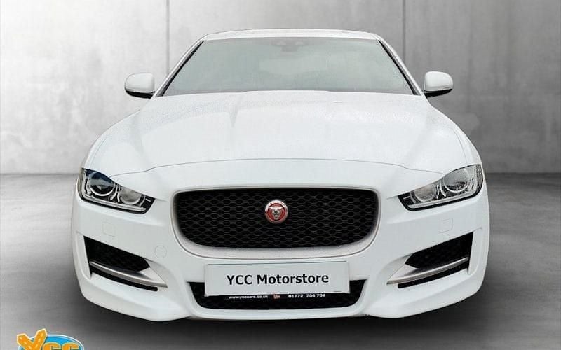 Used Jaguar XE R-Sport 179 HP (131 kW) 2019 Sedan