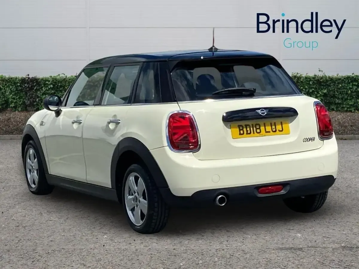 Used Mini Cooper Hatch 134 HP (98 kW) 2018 White Hatchback