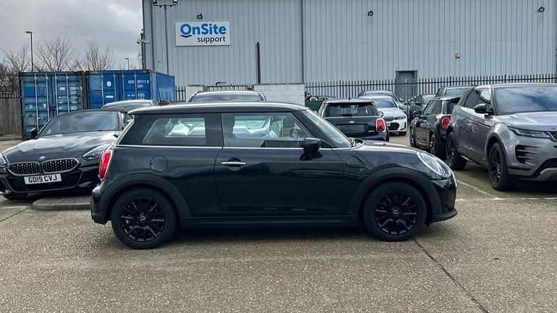 Used Mini Cooper Classic 134 HP (98 kW) 2022 Black Hatchback