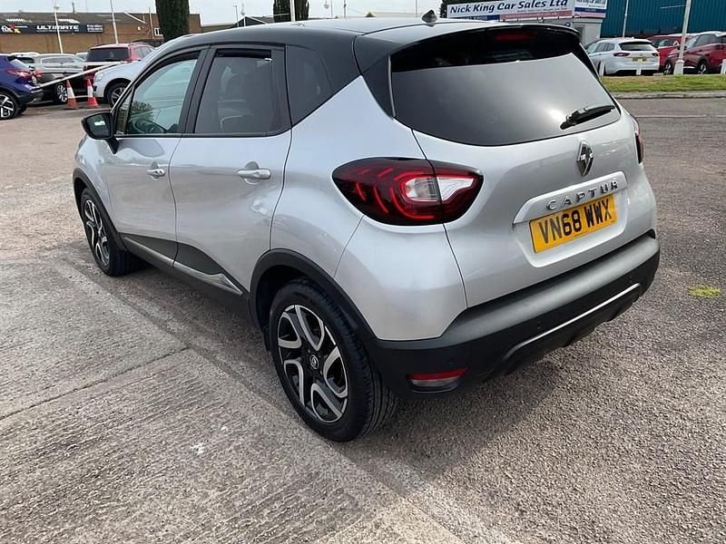 Second-hand Renault Captur Iconic 90 CP (66 kW) 2018 Negru SUV
