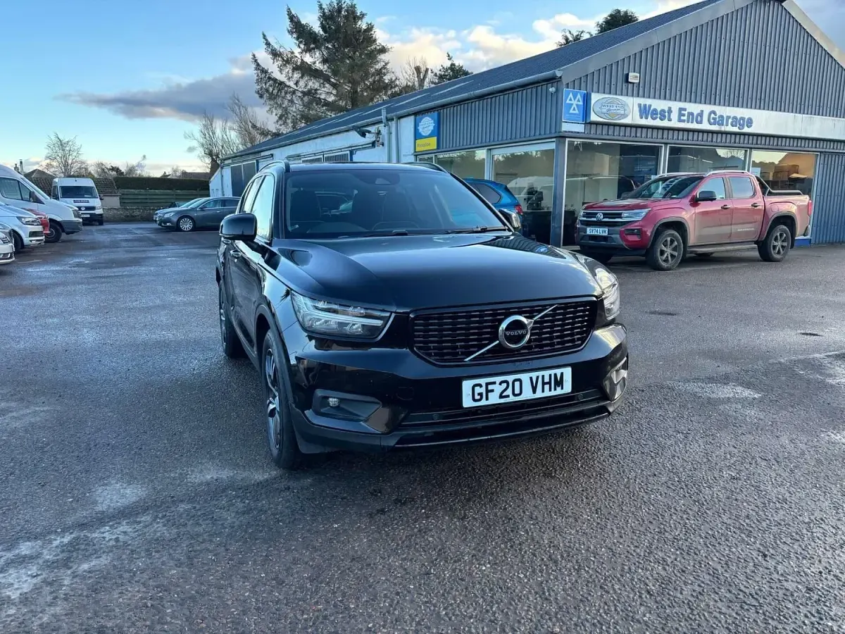 Used Volvo XC40 R-Design 160 HP (117 kW) 2020 Black SUV