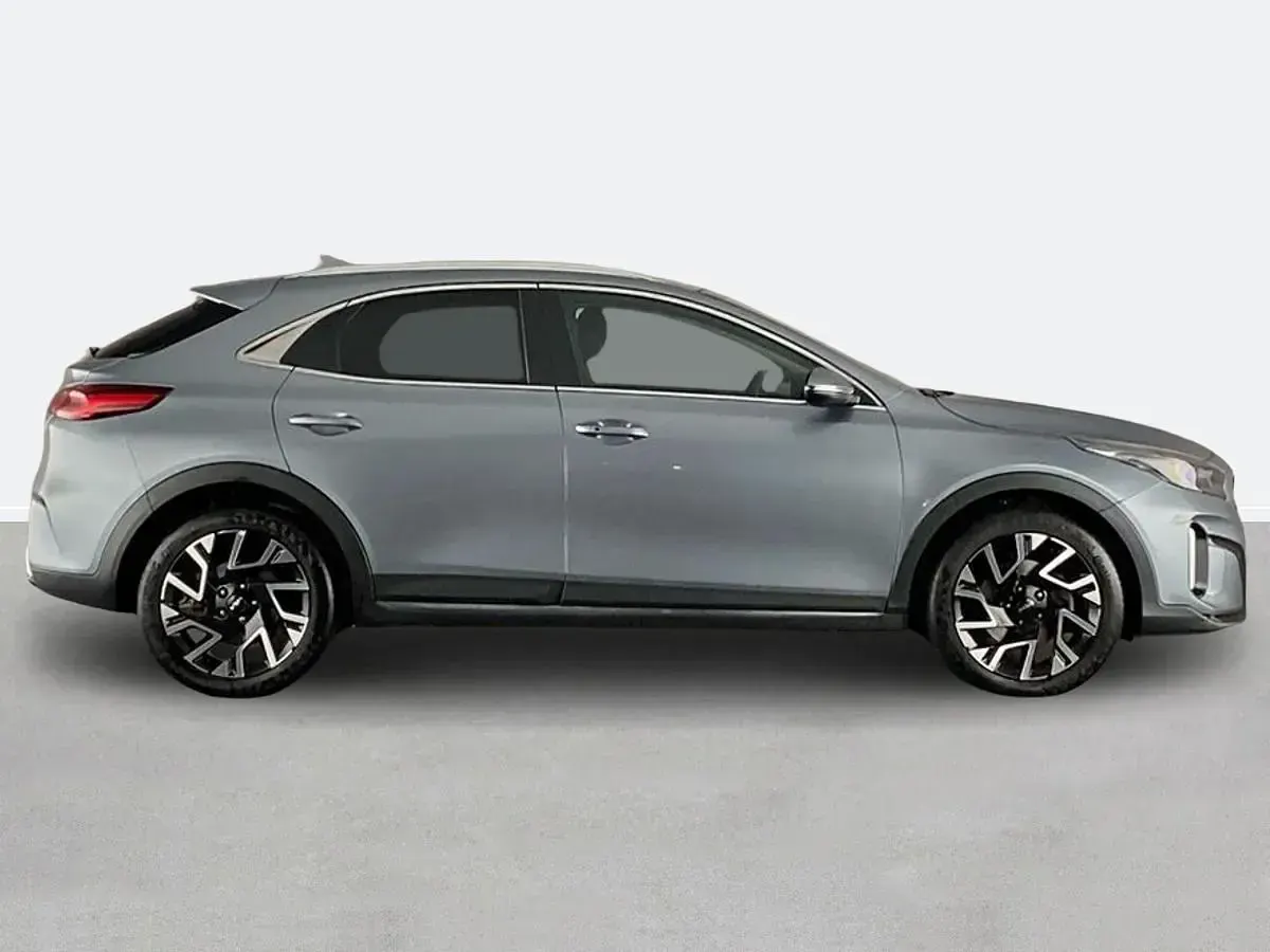 Usado Kia XCeed 2023 Prateado SUV