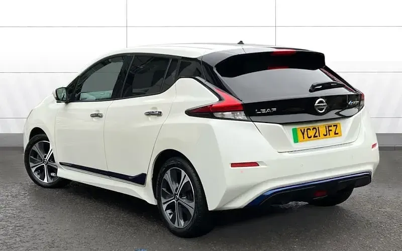 Used Nissan Leaf N-Connecta 110 kW (150 HP) 2021 White Hatchback