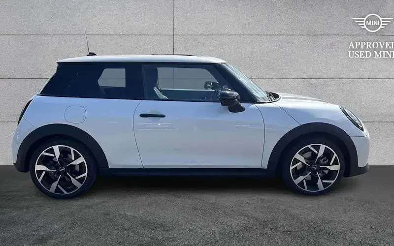 Used Mini Cooper Exclusive 114 kW (156 HP) 2026 Hatchback