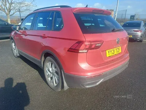 Usado VW Tiguan Life 150 HP (110 kW) 2021 Vermelho SUV