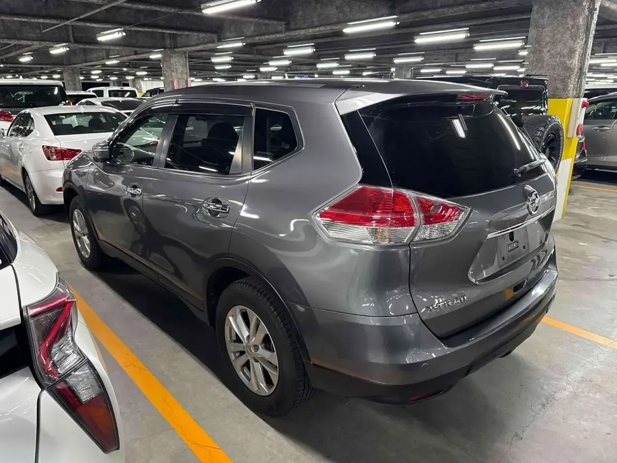 Used Nissan X-Trail 171 HP (125 kW) 2015 Grey SUV