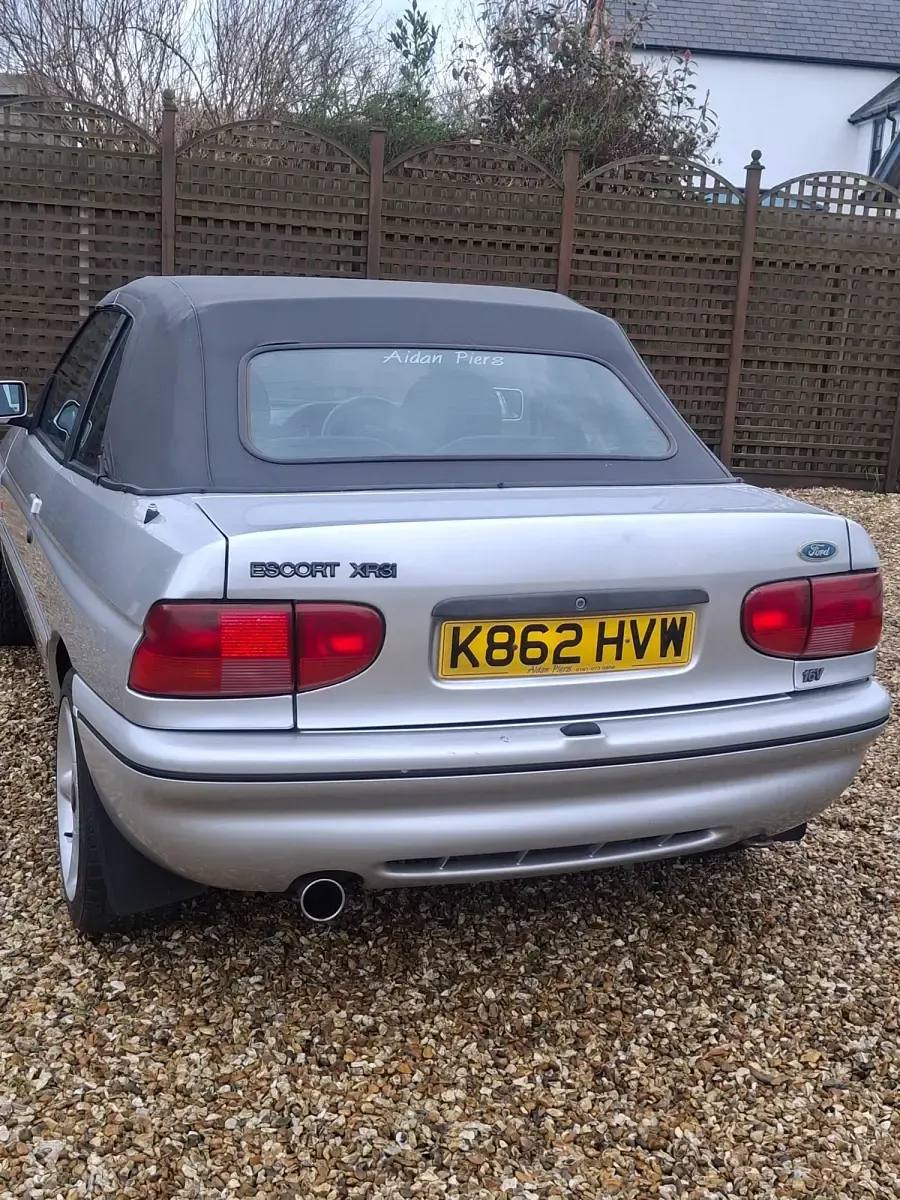 Begagnad Ford Escort Cabriolet 105 HK (77 kW) 1993 Silver Cab