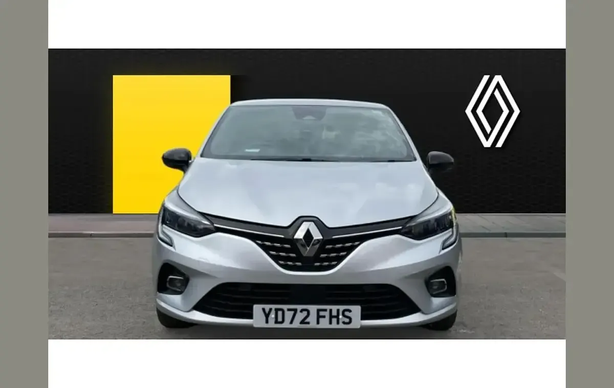 Used Renault Clio Techno 143 HP (105 kW) 2022 Silver Hatchback