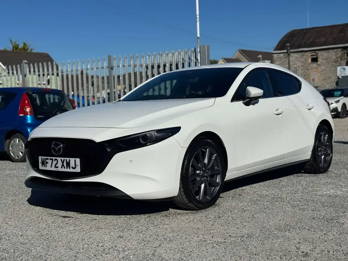 Used Mazda 3 Inclusive 120 HP (88 kW) 2022 White Hatchback