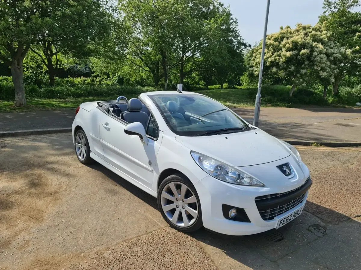 Begagnad Peugeot 207 Roland Garros 2012 Vit Cab