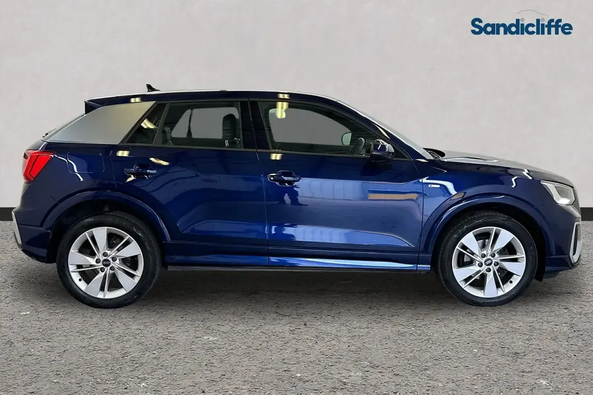 Gebraucht Audi Q2 S-Line 150 PS (110 kW) 2026 Blau SUV