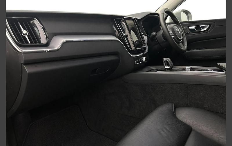 Usado Volvo XC60 Inscription 337 HP (247 kW) 2021 Prateado SUV