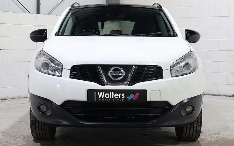 White Used 2013 Nissan Qashqai 360º SUV | £3,500 (Fair price) - Image 1/4