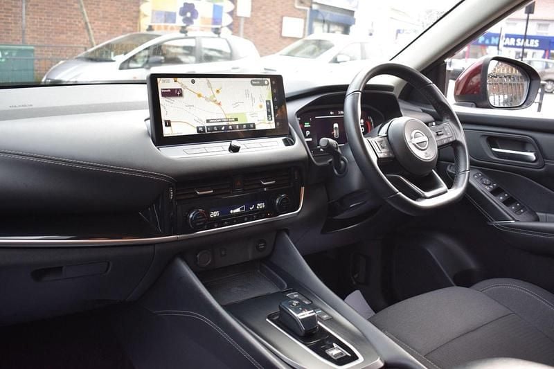 Used Nissan Qashqai N-Connecta 190 HP (139 kW) 2023 Red SUV