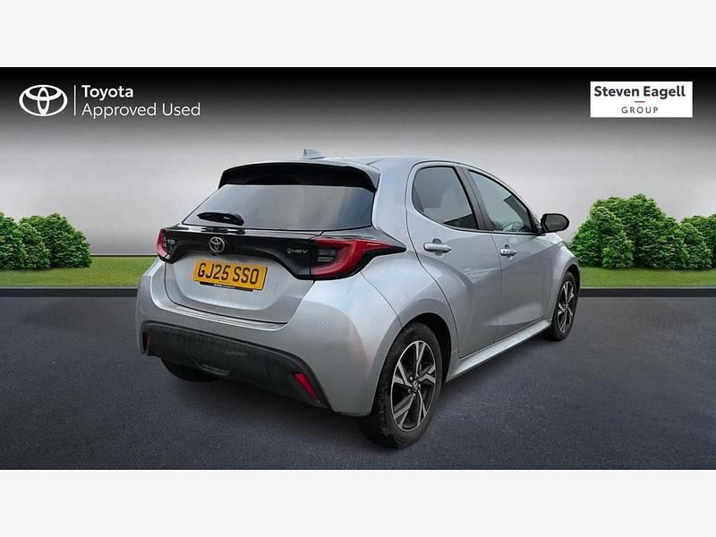 Used Toyota Yaris Hybrid Design 116 HP (85 kW) 2025 Silver Hatchback