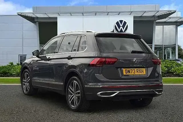 Usado VW Tiguan Elegance 150 HP (110 kW) 2023 Cinzento SUV