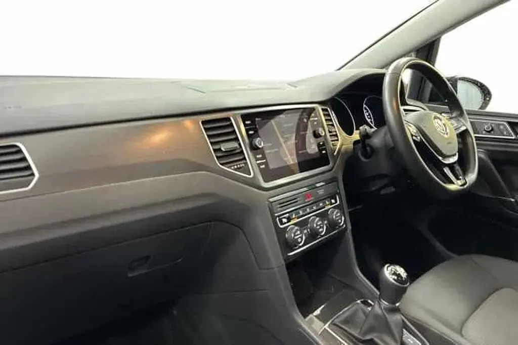 Second-hand VW Golf VIII 130 CP (95 kW) 2020