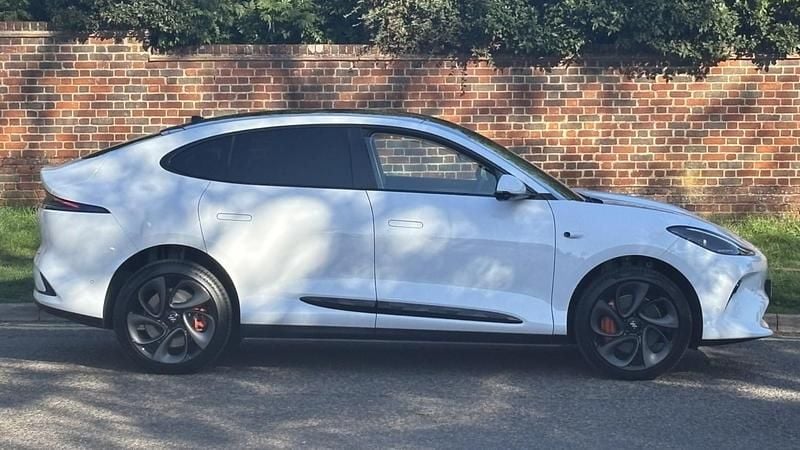 Used MG IM6 553 kW (752 HP) 2025 White SUV