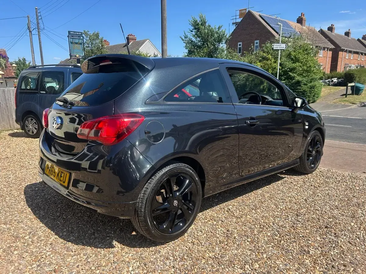 Used Vauxhall Corsa Edition 70 HP (51 kW) 2015 Black Hatchback