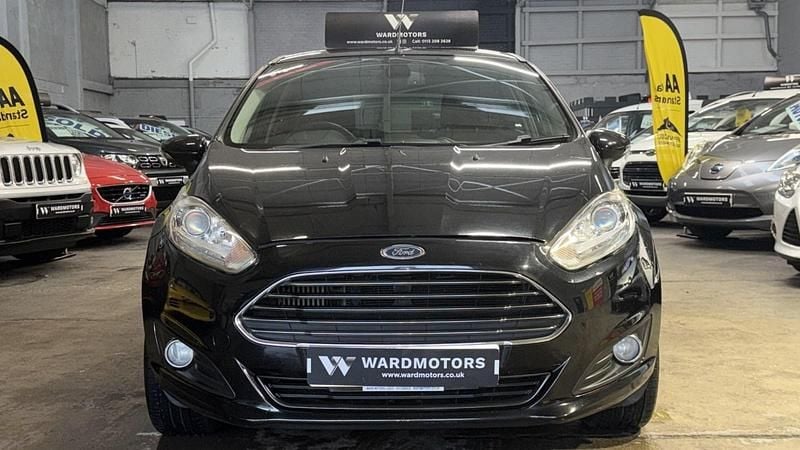 Used Ford Fiesta Titanium 125 HP (91 kW) 2014 Black Hatchback
