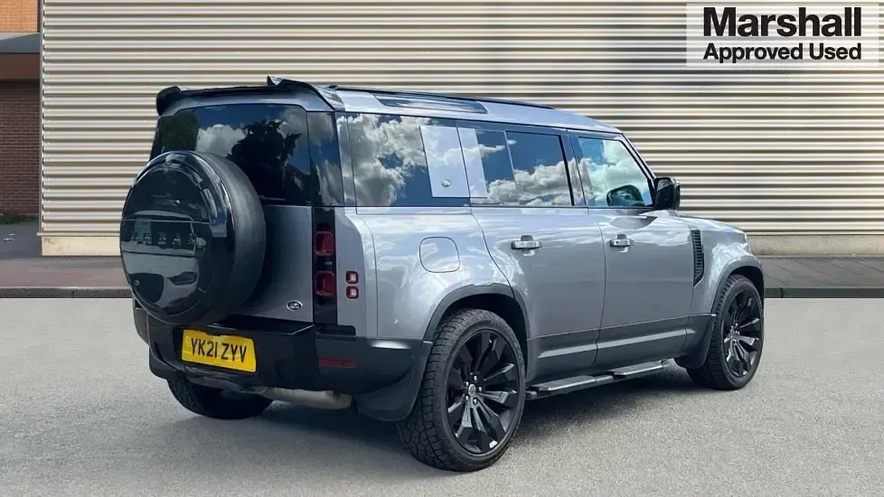 Used Land Rover Defender SE 300 HP (220 kW) 2021 Eiger grey metallic SUV