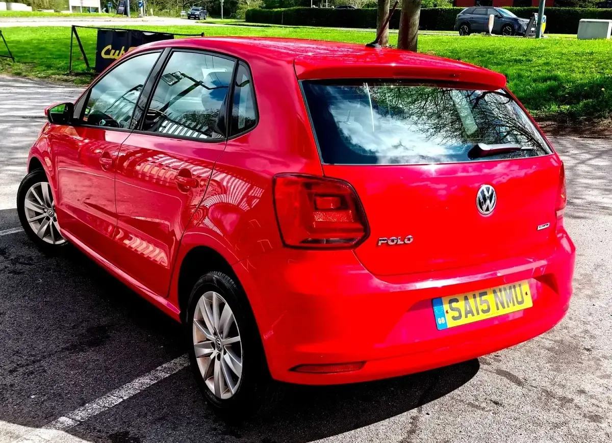Used VW Polo SE 60 HP (44 kW) 2015 Red Hatchback