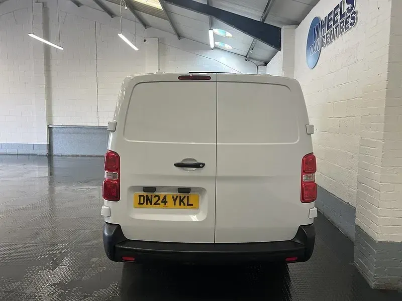 Usado Vauxhall Vivaro 150 HP (110 kW) 2024 Branco Monovolume