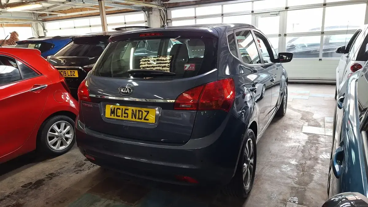 Used Kia Venga 125 HP (91 kW) 2015 Blue Hatchback