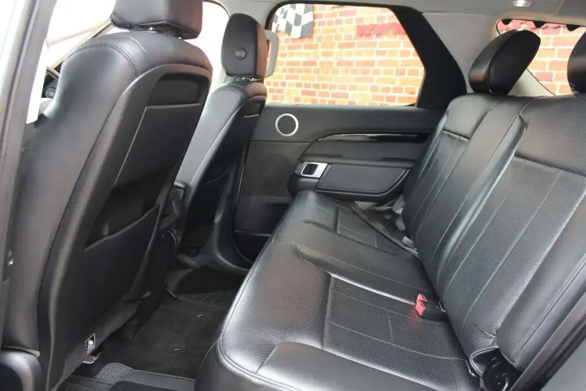 Used Land Rover Discovery 5 SE 237 HP (174 kW) 2019 White SUV