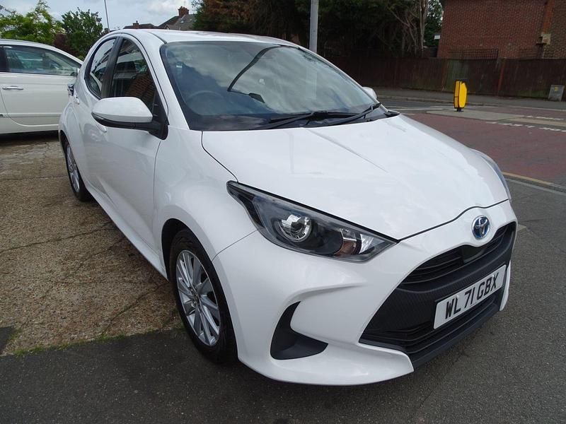 White Used 2022 Toyota Yaris Hybrid Hatchback | £12,290 (Good price) - Image 1/4