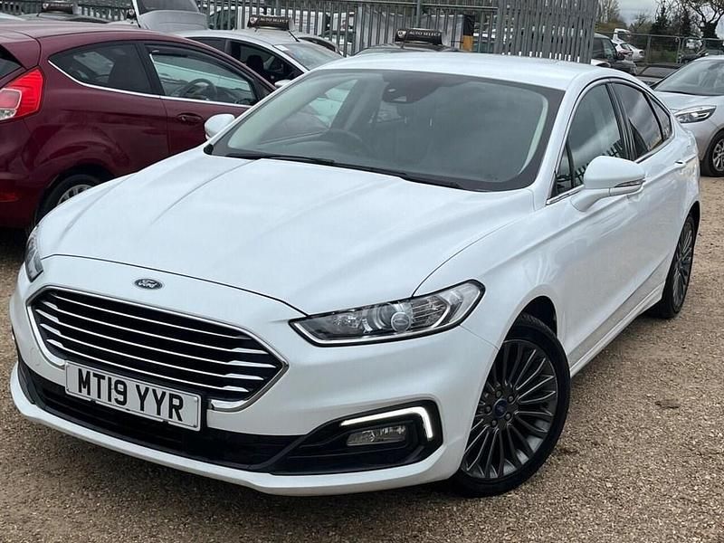 Used Ford Mondeo Titanium 150 HP (110 kW) 2019 White Hatchback