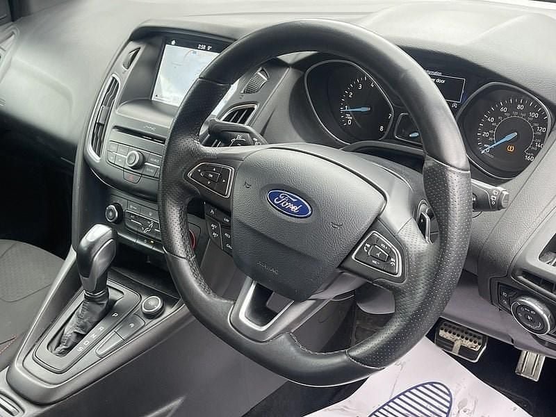 Used Ford Focus ST-Line 125 HP (91 kW) 2017 Grey Hatchback