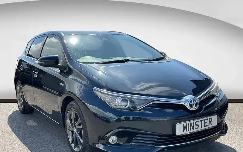 Used Toyota Auris Hybrid Design 136 HP (100 kW) 2017 Hatchback