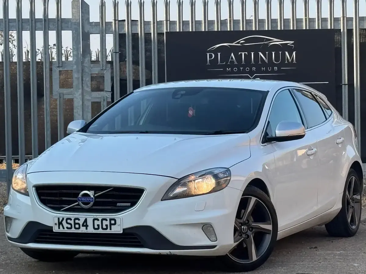 Used Volvo V40 R-Design 115 HP (84 kW) 2014 White Hatchback