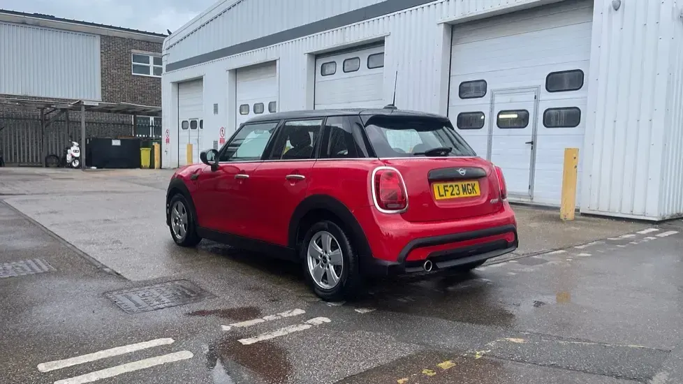 Used Mini Cooper Classic 134 HP (98 kW) 2023 Red Hatchback