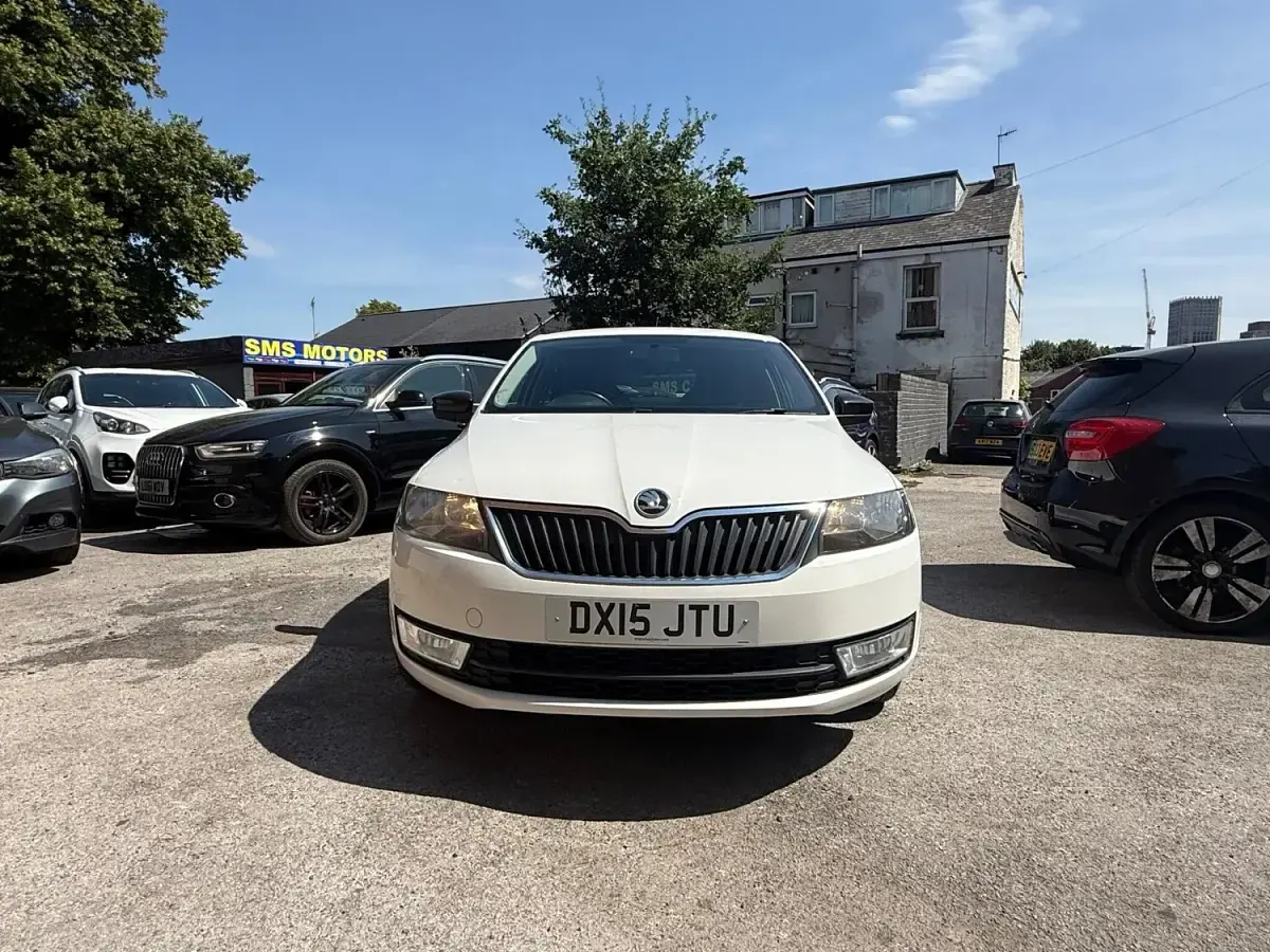 Used Skoda Rapid Sport 105 HP (77 kW) 2015 White Hatchback