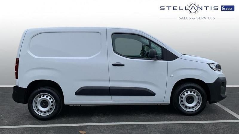 White Used 2025 Citroën Berlingo MPV | £17,990 (Fair price) - Image 1/4