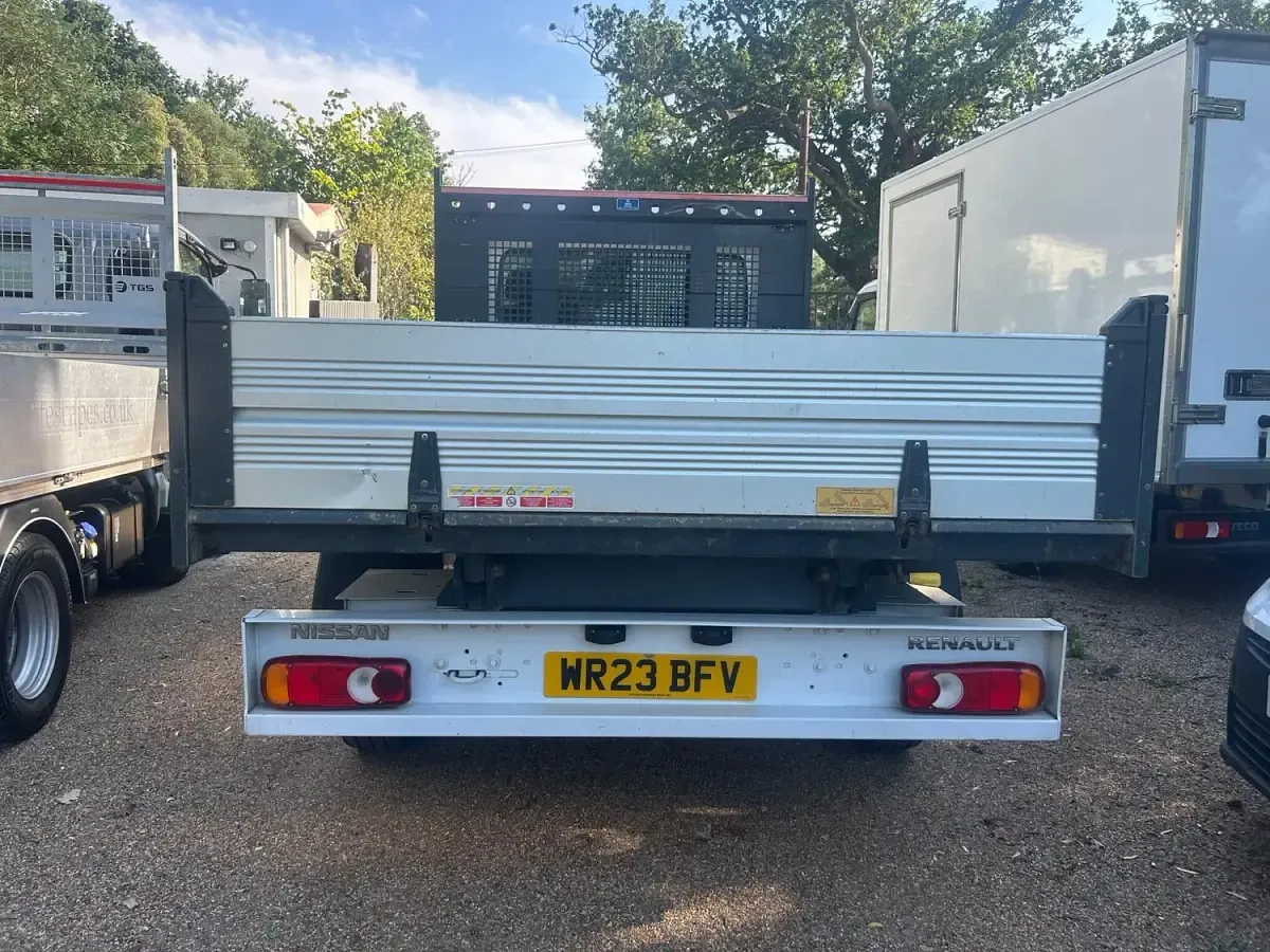Used Nissan Interstar Tekna 145 HP (106 kW) 2023 White Van