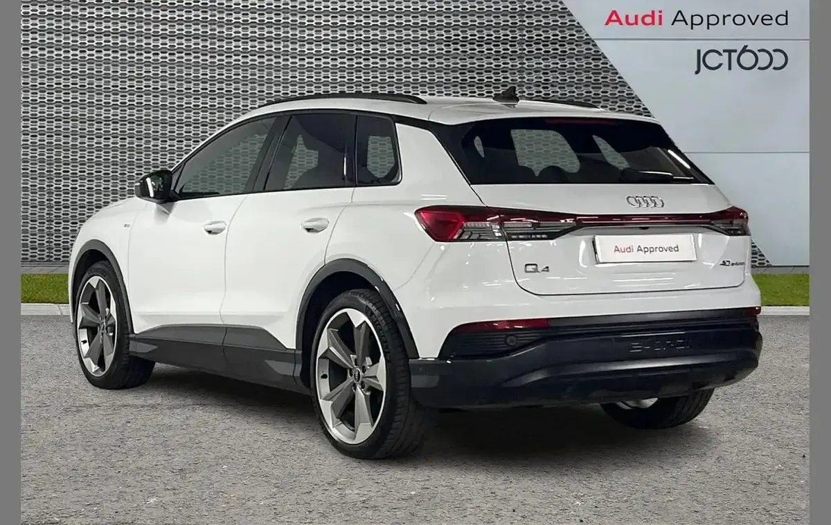 Used Audi Q4 e-tron Advanced 150 kW (204 HP) 2023 White SUV