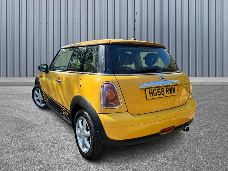 Begagnad Mini ONE Hatch 95 HK (69 kW) 2009 Gul Halvkombi