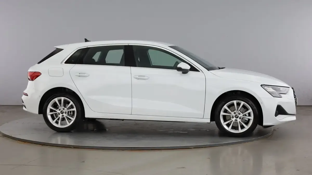 Used Audi A3 Sportback Sport 204 HP (150 kW) 2026 Glacier white Hatchback
