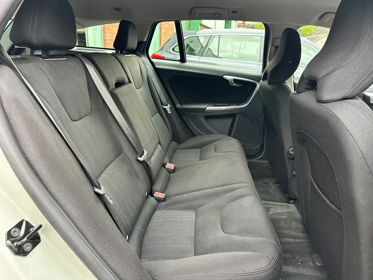 Used Volvo V60 115 HP (84 kW) 2012 White Estate